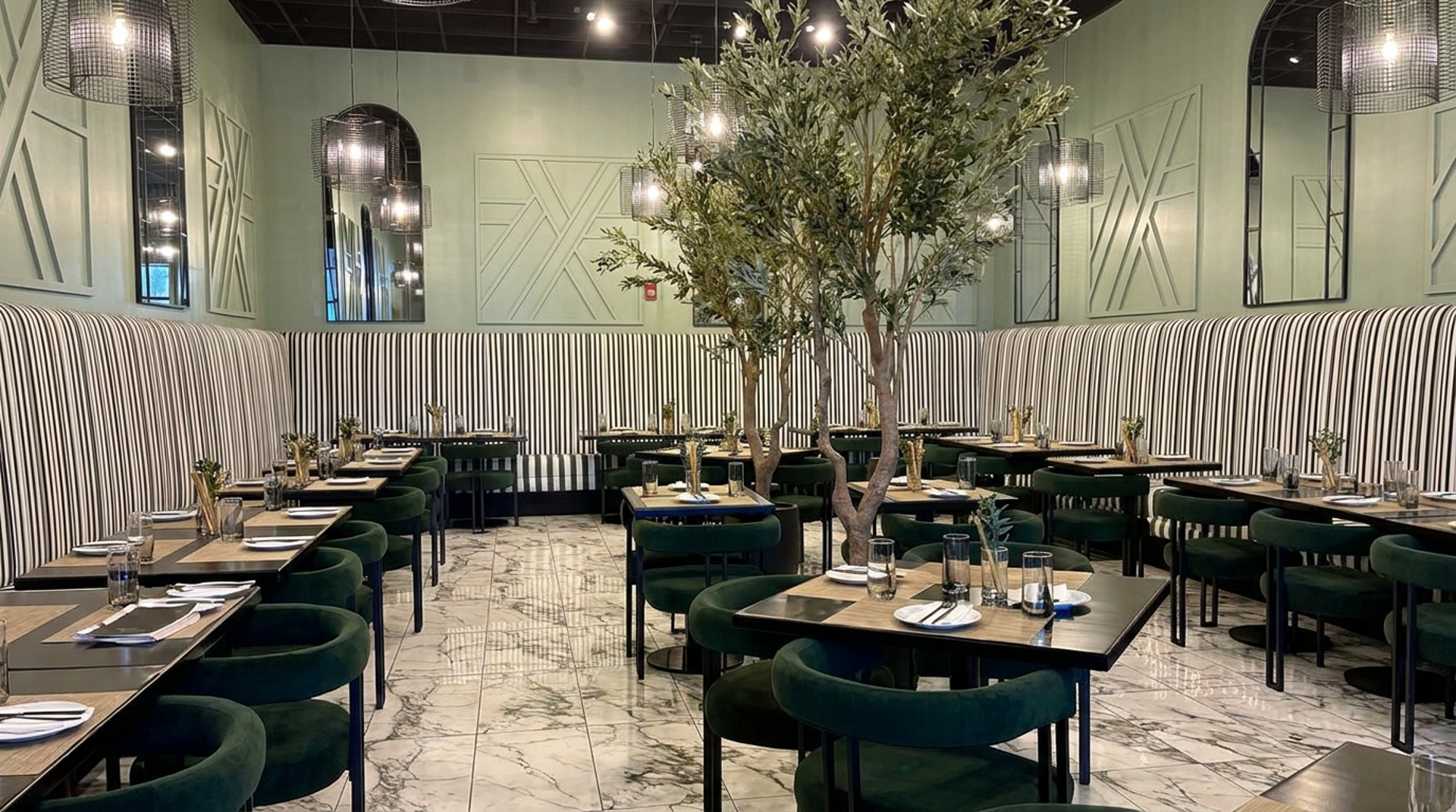 Banquet room • patio • dining room